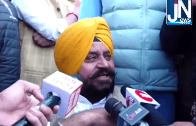 ਡੇਰਾ ਬਾਬਾ ਨਾਨਕ ਚ ਹੋਈ ਝੜਪ ਕੁਰਸੀ ਡਾਹ ਬੈਠ ਗਏ ਰੰਧਾਵਾ