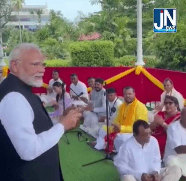 पीएम मोदी ने आज गुयाना के जॉर्जटाउन में राम भजन का आनंद लिया…