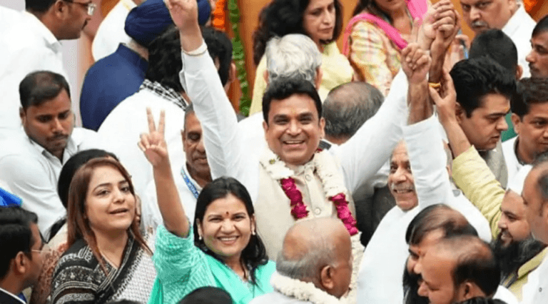 दिल्ली MCD इलेक्शन में आम आदमी पार्टी ने फिर मारी बाजी – महेश कुमार खागी नए मेयर बने
