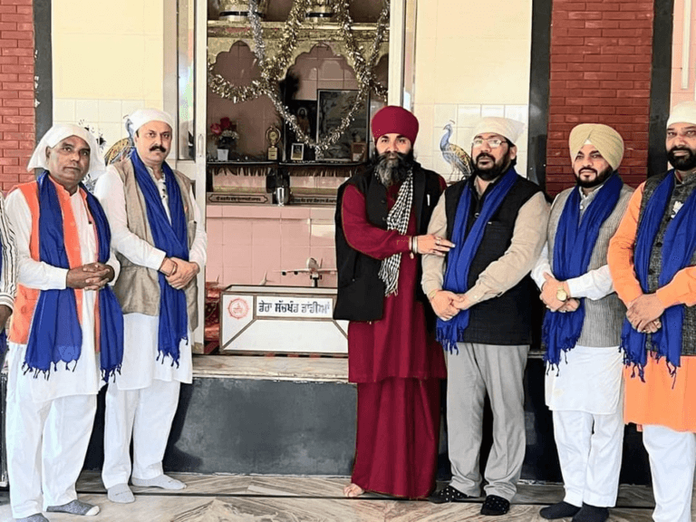 राजेश बाघा डेरा संत बाबा हीरा जी महाराज उदासीन डेरे में नतमस्तक हुए और बाबा जी से आशीर्वाद आशीर्वाद लिया
