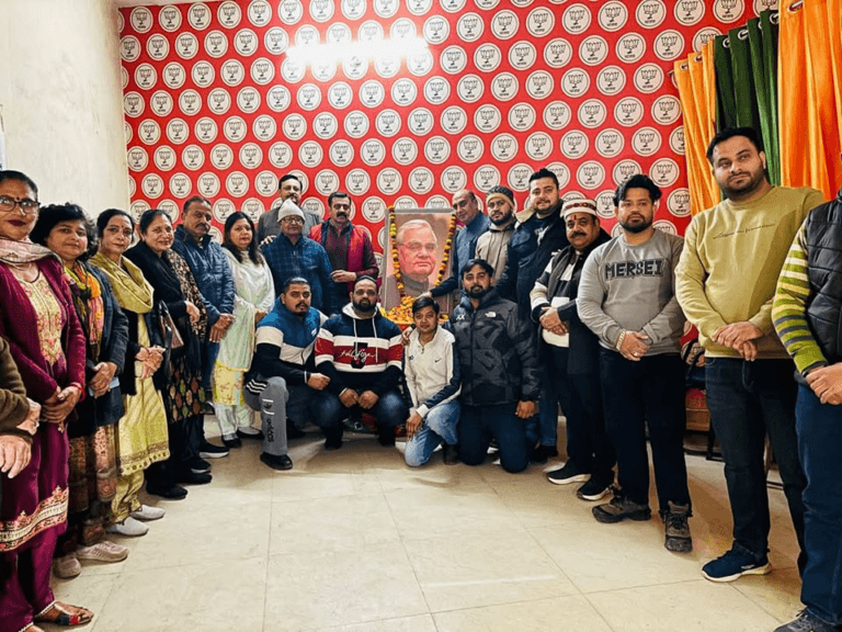 भाजपा के होशियारपुर दफ्तर में श्री अटल बिहारी वाजपेयी जी को श्रद्धांजलि अर्पित की..