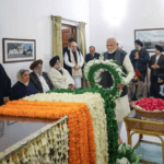 डॉ. मनमोहन सिंह जी को उनके आवास पर श्रद्धांजलि अर्पित करने पहुंचे प्रधानमंत्री नरेंद्र मोदी।