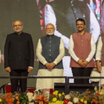 प्रधानमंत्री श्री नरेन्द्र मोदी ने श्री देवेन्द्र फड़णवीस को महाराष्ट्र का मुख्यमंत्री बनने पर बधाई दी।