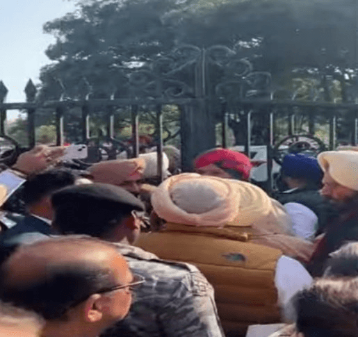 Big Breaking: Patiala ‘ਚ ਨਾਮਜ਼ਦਗੀ ਦੇ ਆਖ਼ਿਰੀ ਦਿਨ ਵਿਰੋਧੀ ਧਿਰਾਂ ਨਾਲ ਪੁਲਿਸ ਦਾ ਧੱਕਾ, ਨੋਮੀਨੇਸ਼ਨ ਭਰਨ ਲਈ ਨਹੀਂ ਜਾਨ ਦਿੱਤਾ ਜਾ ਰਿਹਾ
