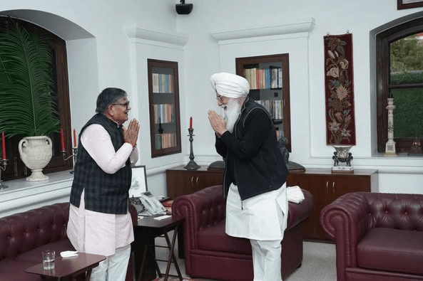 ਡੇਰਾ ਬਿਆਸ ਮੁੱਖੀ ਗੁਰਿੰਦਰ ਸਿੰਘ ਢਿੱਲੋਂ ਨੂੰ ਮਿਲੇ ਪੰਜਾਬ ਰਾਜਪਾਲ ਗੁਲਾਬ ਚੰਦ ਕਟਾਰੀਆ