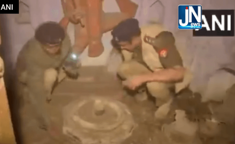 संभल, यूपी: एडिशनल एसपी श्रीश चंद्र का कहना है, “चेकिंग के दौरान पता चला कि कुछ लोगों ने मकान बनाकर मंदिर पर कब्जा कर लिया है..