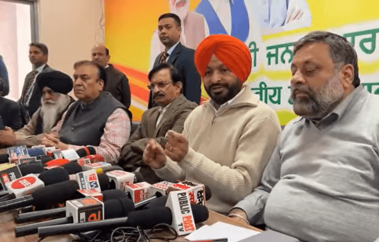 ਨਗਰ ਨਿਗਮ ਚੋਣਾਂ ਨੂੰ ਲੈ ਕੇ ਆਮ ਆਦਮੀ ਪਾਰਟੀ ਦੀ ਧੱਕੇਸ਼ਾਹੀ ਦੇ ਖਿਲਾਫ ਲੁਧਿਆਣਾ ਵਿਖੇ ਪ੍ਰੈੱਸ ਕਾਨਫਰੰਸ….