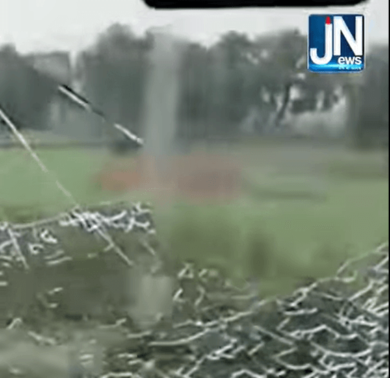 महाकुंभ मेले में जा रही ट्रेन पर पथराव..