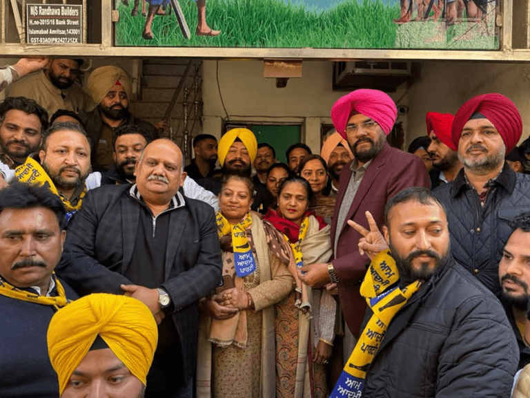 ਅੱਜ ਮਿਉਂਸਿਪਲ ਕਾਰਪੋਰੇਸ਼ਨ ਸ੍ਰੀ ਅੰਮ੍ਰਿਤਸਰ ਸਾਹਿਬ ਤੋਂ ਅਜ਼ਾਦ ਕੌਂਸਲਰ ਅਨੀਤਾ ਰਾਣੀ (ਵਾਰਡ ਨੰ. 67) ਅਤੇ ਊਸ਼ਾ ਰਾਣੀ (ਵਾਰਡ ਨੰ. 63) ‘ਆਪ’ ਪਰਿਵਾਰ ‘ਚ ਸ਼ਮੂਲੀਅਤ ਕੀਤੀ।