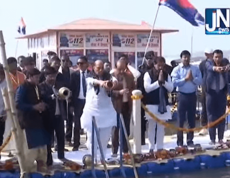 महाकुंभ2025 : रक्षा मंत्री राजनाथ सिंह ने त्रिवेणी संगम पर पवित्र स्नान किया एवं गंगा आरती की।