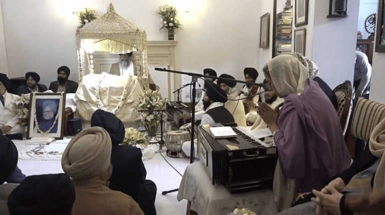 ਮਰਹੂਮ ਸਾਬਕਾ PM ਡਾ. ਮਨਮੋਹਨ ਸਿੰਘ ਜੀ ਦੀ ਅੰਤਿਮ ਅਰਦਾਸ ਮੋਕੇ ਪਤਨੀ ਗੁਰਸ਼ਰਨ ਕੌਰ ਨੇ ਕੀਤਾ ਕੀਰਤਨ