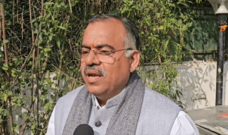 रबर स्टाम्प मुख्यमंत्री आतिशी जी ये भूल चुकी हैं कि उनकी खुद की पार्टी उनके कार्यकाल को गिन कर भी नहीं चल रही है।