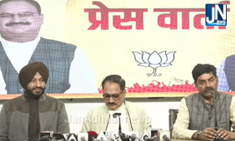 दिल्ली भाजपा के प्रदेश अध्यक्ष वीरेंद्र सचदेवा और केंद्रीय राज्य मंत्री रवनीत सिंह बिट्टू द्वारा प्रेस कॉन्फ्रेंस..