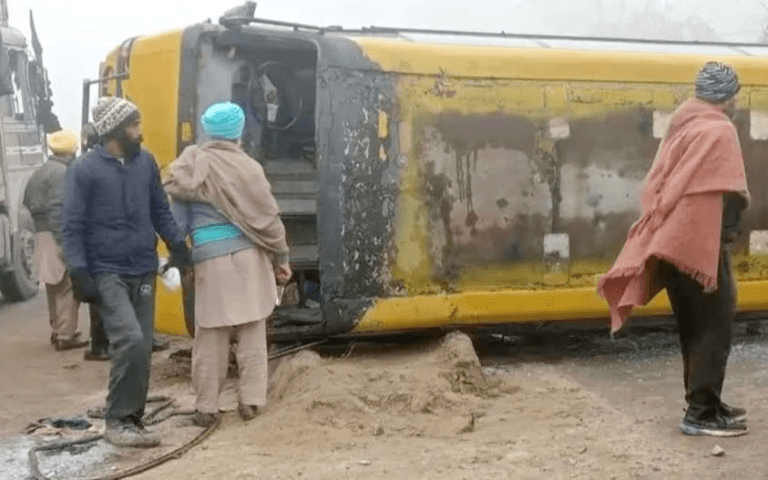 ਕਿਸਾਨ ਮਹਾ ਪੰਚਾਇਤ ਸ਼ਾਮਿਲ ਹੋਣ ਜਾ ਰਹੀ ਬਸ ਦੇ ਨਾਲ ਵਾਪਰਿਆ ਹਾਦਸਾ।