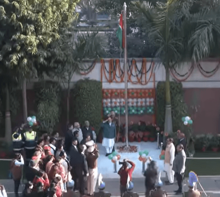 भाजपा के राष्ट्रीय अध्यक्ष श्री जे.पी.नड्डा ने 76वें Republic Day के अवसर पर नई दिल्ली में पार्टी मुख्यालय में राष्ट्रीय ध्वज फहराया।
