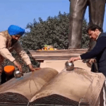 MP ਔਜਲਾ, ਵੇਰਕਾ ਤੇ ਹੋਰ ਕਾਂਗਰਸੀ ਲੀਡਰ Dr. ਅੰਬੇਡਕਰ ਦੇ ਬੁੱਤ ਨੂੰ ਦੁੱਧ ਨਾਲ ਸਾਫ ਕਰਨ ਪਹੁੰਚੇ