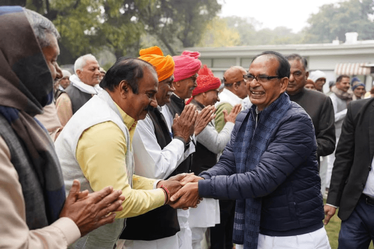 दिल्ली के किसान जब कृषि मंत्री शिवराज सिंह चौहान के घर पहुंचे तो उन्होंने क्या कहा पढ़ें