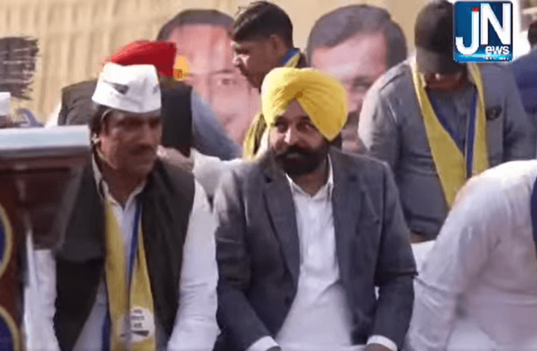 ਦਿੱਲੀ ਵਿਧਾਨ ਸਭਾ ਹਲਕਾ Tughlakabad ਦੇ Harkesh Nagar ਵਿਖੇ ਜਨ ਸਭਾ ਨੂੰ ਸੰਬੋਧਿਤ ਕਰਦੇ ਹੋਏ CM ਭਗਵੰਤ ਸਿੰਘ ਮਾਨ