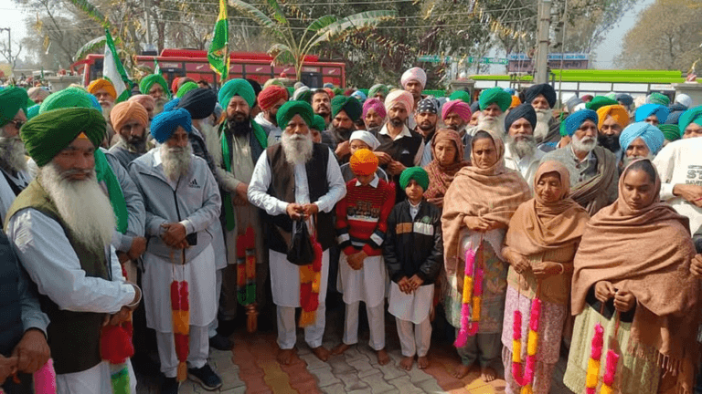 ਸ਼ਹੀਦ ਕਿਸਾਨ ਸ਼ੁਭਕਰਨ ਸਿੰਘ ਦੀ ਪਹਿਲੀ ਬਰਸੀ ਮੌਕੇ ਉਸਦੀ ਯਾਦ ਵਿਚ ਪਿੰਡ ਬੱਲ੍ਹੋ ਵਿਚ ਬਣਾਏ ਗਏ ਬੁੱਤ ਦਾ ਕੀਤਾ ਉਦਘਾਟਨ…