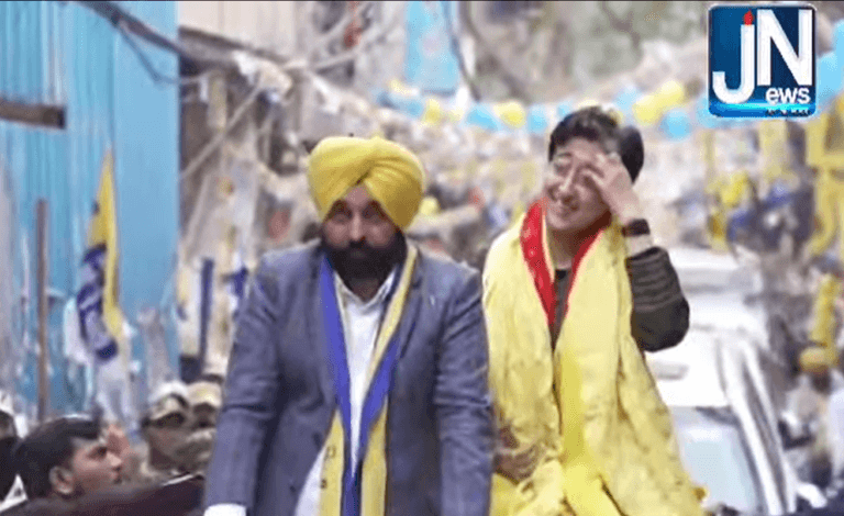 ਦਿੱਲੀ ਵਿਧਾਨ ਸਭਾ ਹਲਕਾ ਵਿਖੇ ਰੋਡ ਸ਼ੋਅ ਦੌਰਾਨ CM ਭਗਵੰਤ ਸਿੰਘ ਮਾਨ