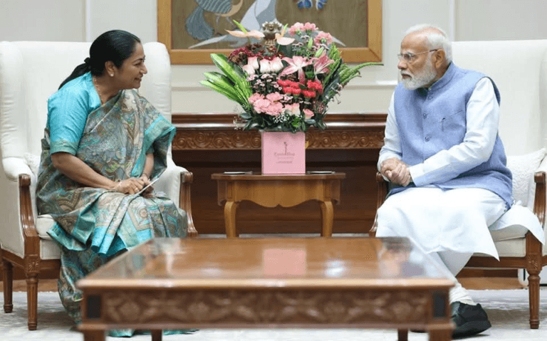 आज प्रधानमंत्री आवास में प्रधानमंत्री Narendra Modi जी से दिल्ली की मुख्यमंत्री रेखा गुप्ता ने की शिष्टाचार भेंट।