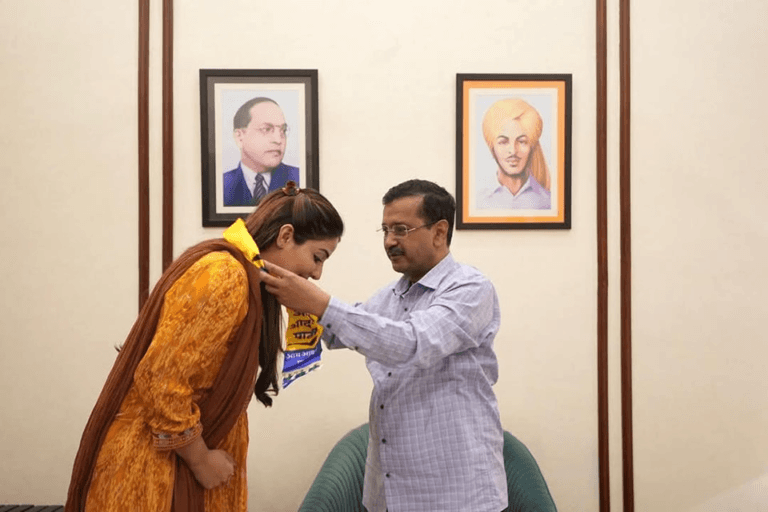 ‘ਆਪ’ ’ਚ ਸ਼ਾਮਲ ਹੋਏ ਸੋਨੀਆ ਮਾਨ, ਅਰਵਿੰਦ ਕੇਜਰੀਵਾਲ ਨੇ ਕਰਵਾਇਆ ਆਮ ਆਦਮੀ ਪਾਰਟੀ ਚ ਸ਼ਾਮਿਲ।