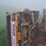 ਬੱਚਿਆਂ ਨਾਲ ਭਰੀ ਸਕੂਲ ਬੱਸ ਦਾ ਹੋਇਆ accident , ਬਚਾਅ ਕਾਰਜਾਂ ਲਈ JCB ਮਸ਼ੀਨ ਬੁਲਾਉਣੀ ਪਈ – ਸਾਰੇ ਬੱਚੇ ਸੁਰੱਖਿਤ।