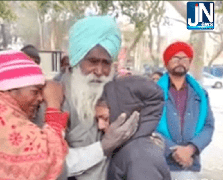 ਫਿਰੋਜ਼ਪੁਰ – ਫਾਜ਼ਿਲਕਾ ਹਾਈਵੇ ਸੜਕ ਐਕਸੀਡੈਂਟ ਵਿੱਚ ਵੇਟਰਾਂ ਨਾਲ ਭਰੀ ਪਿੱਕਅੱਪ ਨਾਲ ਵਾਪਰਿਆ ਵੱਡਾ ਹਾਦਸਾ।