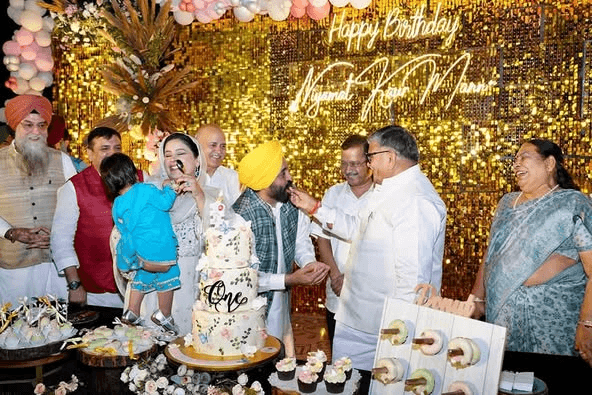 CM Mann ਦੀ ਧੀ ਨਿਆਮਤ ਕੌਰ ਦੇ ਪਿਹਲੇ ਜਨਮ ਦਿਨ ਮੋਕੇ ਲਗੀਆਂ ਰੌਣਕਾਂ, ਪੰਜਾਬ ਦੇ ਰਾਜਪਾਲ I