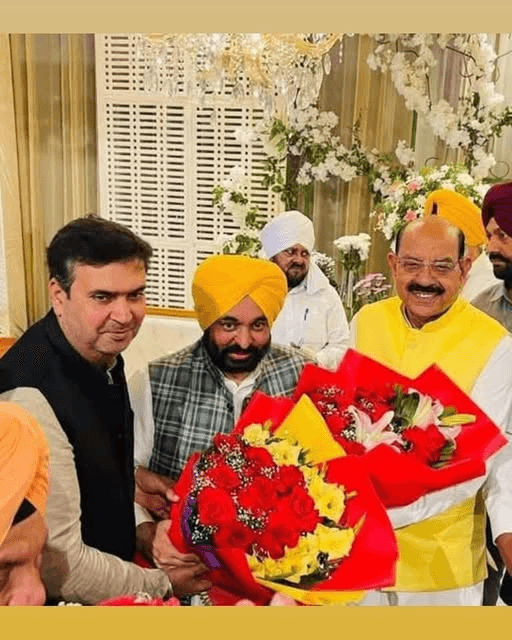 ਕੈਬਨਿਟ ਮੰਤਰੀ ਮਹਿੰਦਰ ਭਗਤ ਅਤੇ ਜਲੰਧਰ ਨਗਰ ਨਿਗਮ ਦੇ ਮੇਅਰ ਵਨੀਤ ਧੀਰ ਨੇ ਸ਼ਾਮਿਲ ਹੋ ਕੇ ਮੁੱਖ ਮੰਤਰੀ ਭਗਵੰਤ ਮਾਨ ਨੂੰ ਦਿੱਤੀ ਮੁਬਾਰਕਬਾਦ