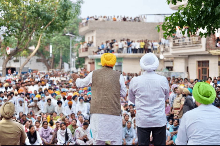 ਲੋਕ ਮਿਲਣੀ ਸਮਾਗਮ ਦੌਰਾਨ CM ਭਗਵੰਤ ਮਾਨ ਮੋਹਾਲੀ ਦੇ ਪਿੰਡ ਸਨੇਟਾ ਵਿਖੇ ਲੋਕਾਂ ਵਿਚਾਲੇ ਪੁੱਜੇ।